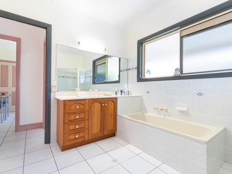 Property for Rent: Minyama, Qld 4575