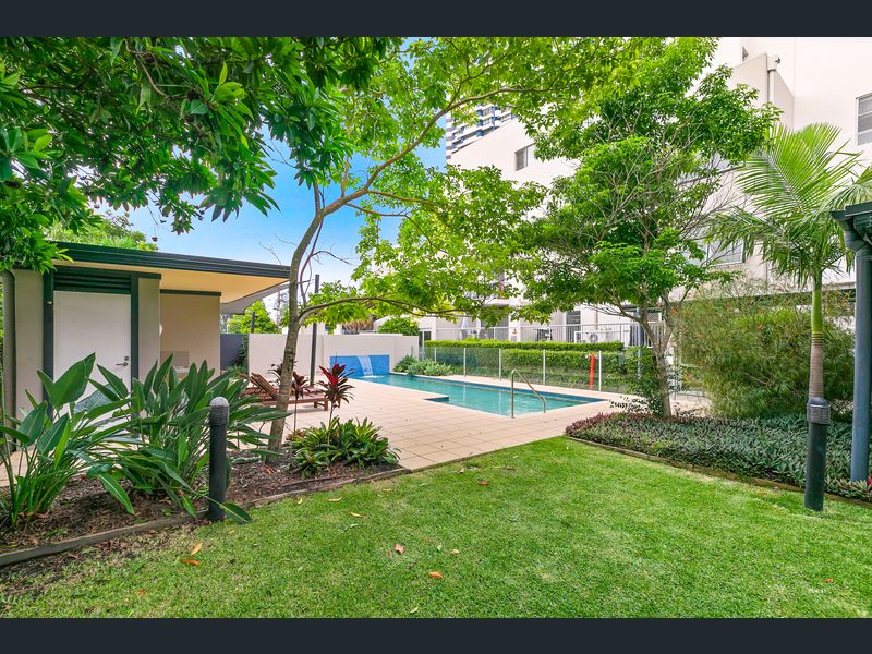 Land for sale - Runaway Bay, Qld 4216