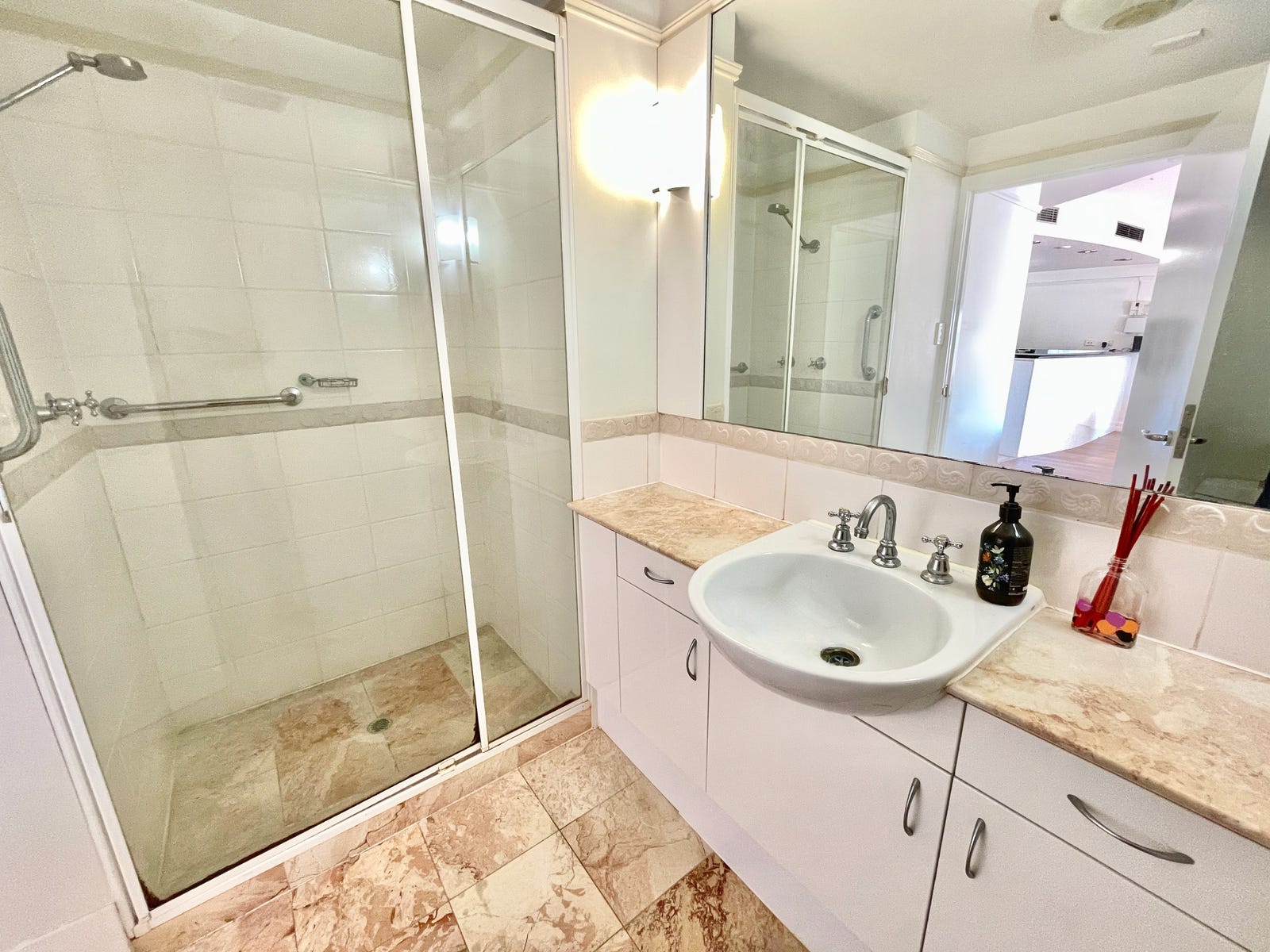 Private Rental in Cairns City, Qld 4870