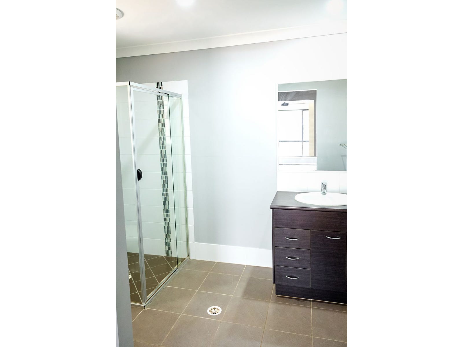 Property for Rent: Pimpama, Qld 4209