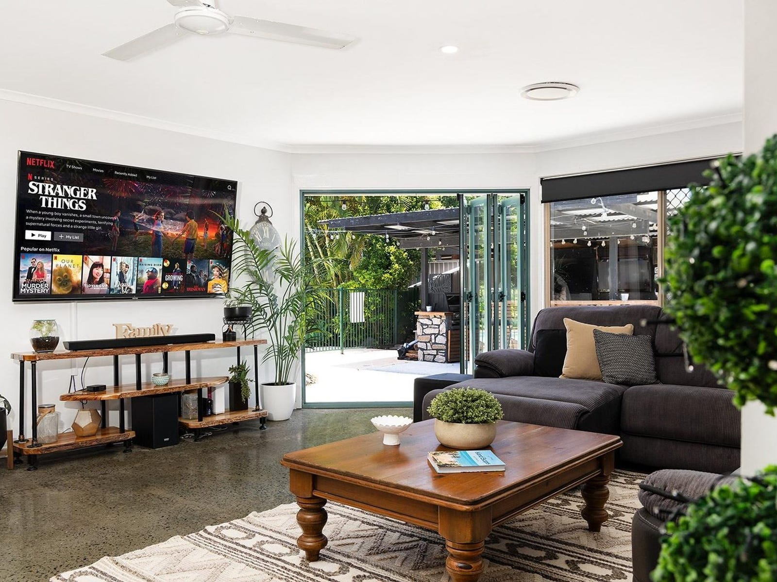 Private Rental in Molendinar, Qld 4214