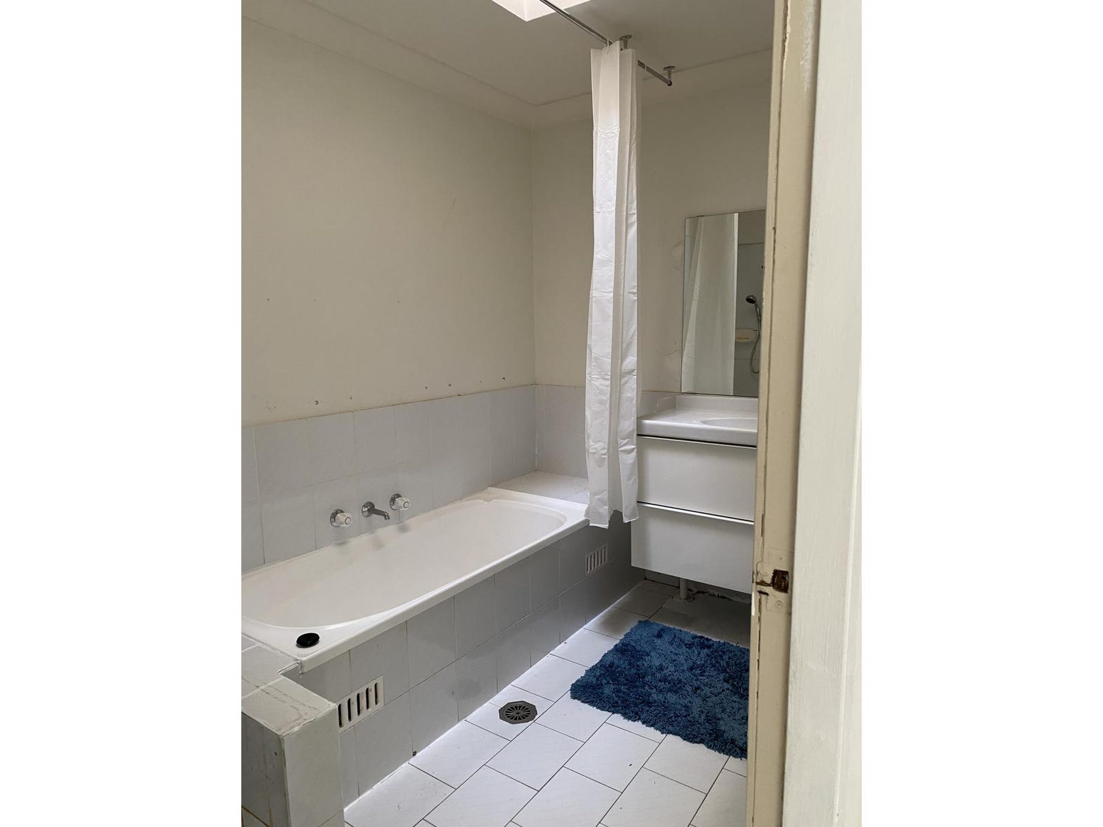 Private Rental in Rosemeadow, NSW 2560