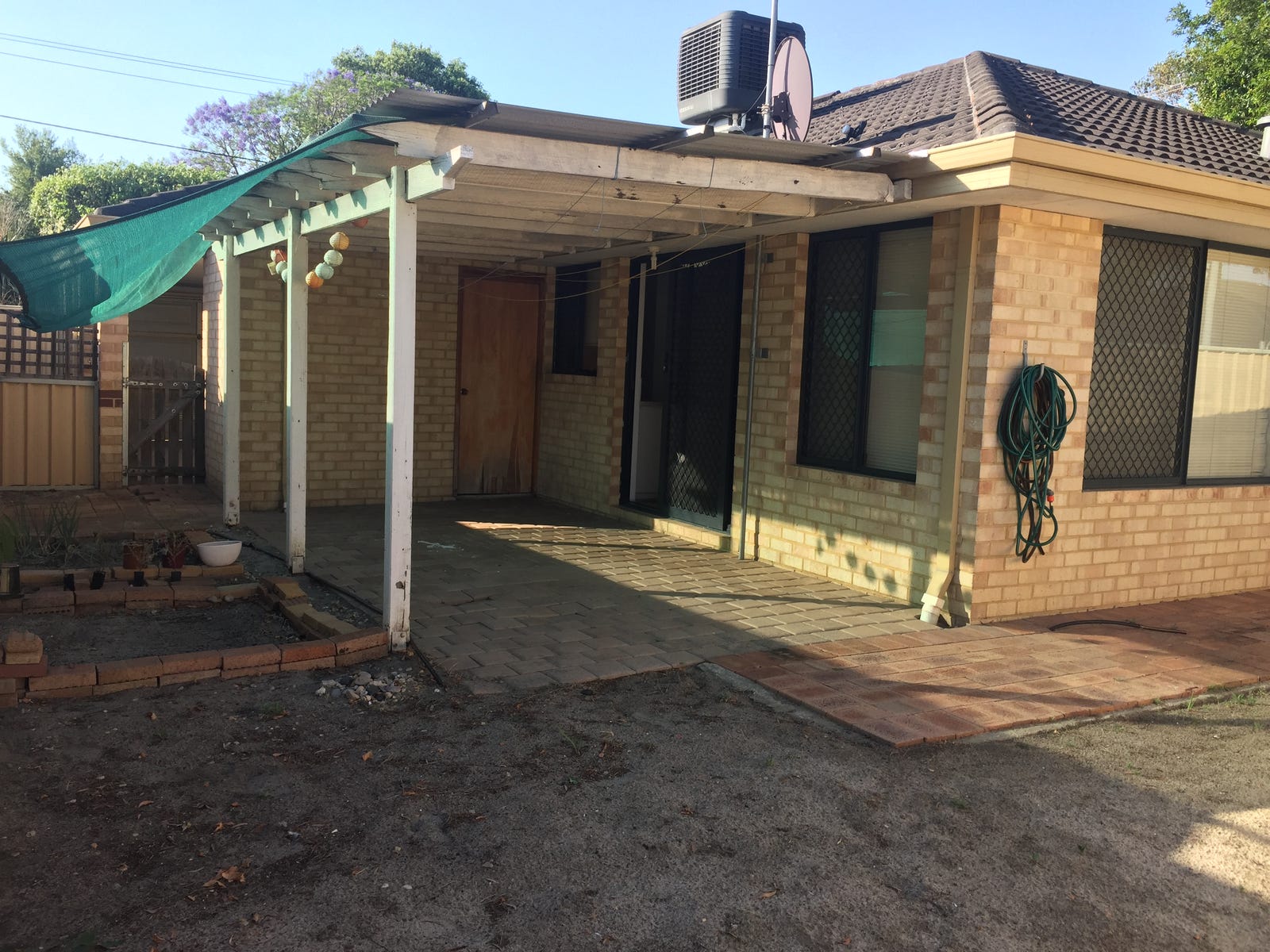 Private Rental in Cloverdale, WA 6105