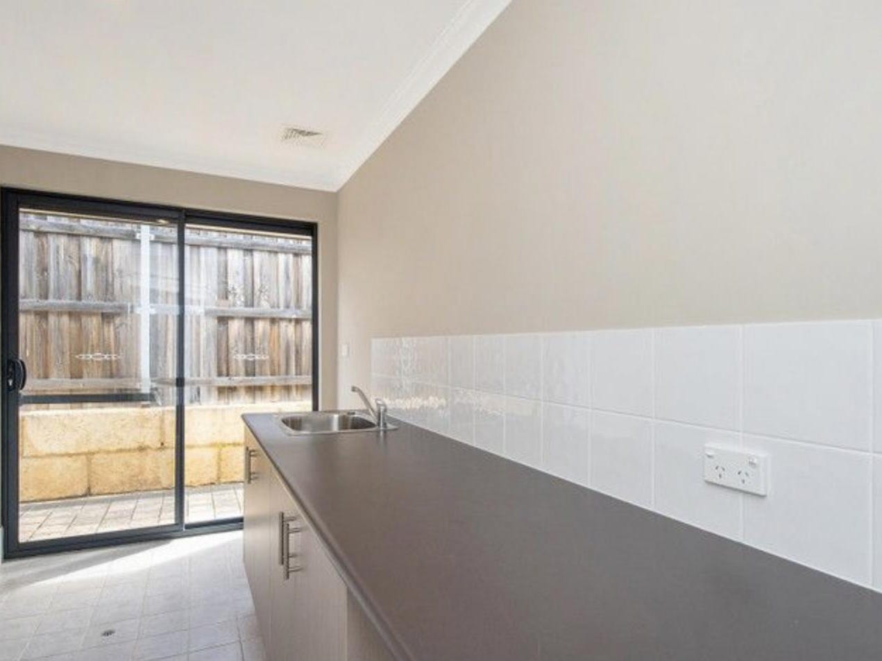 Property for Rent: Halls Head, WA 6210