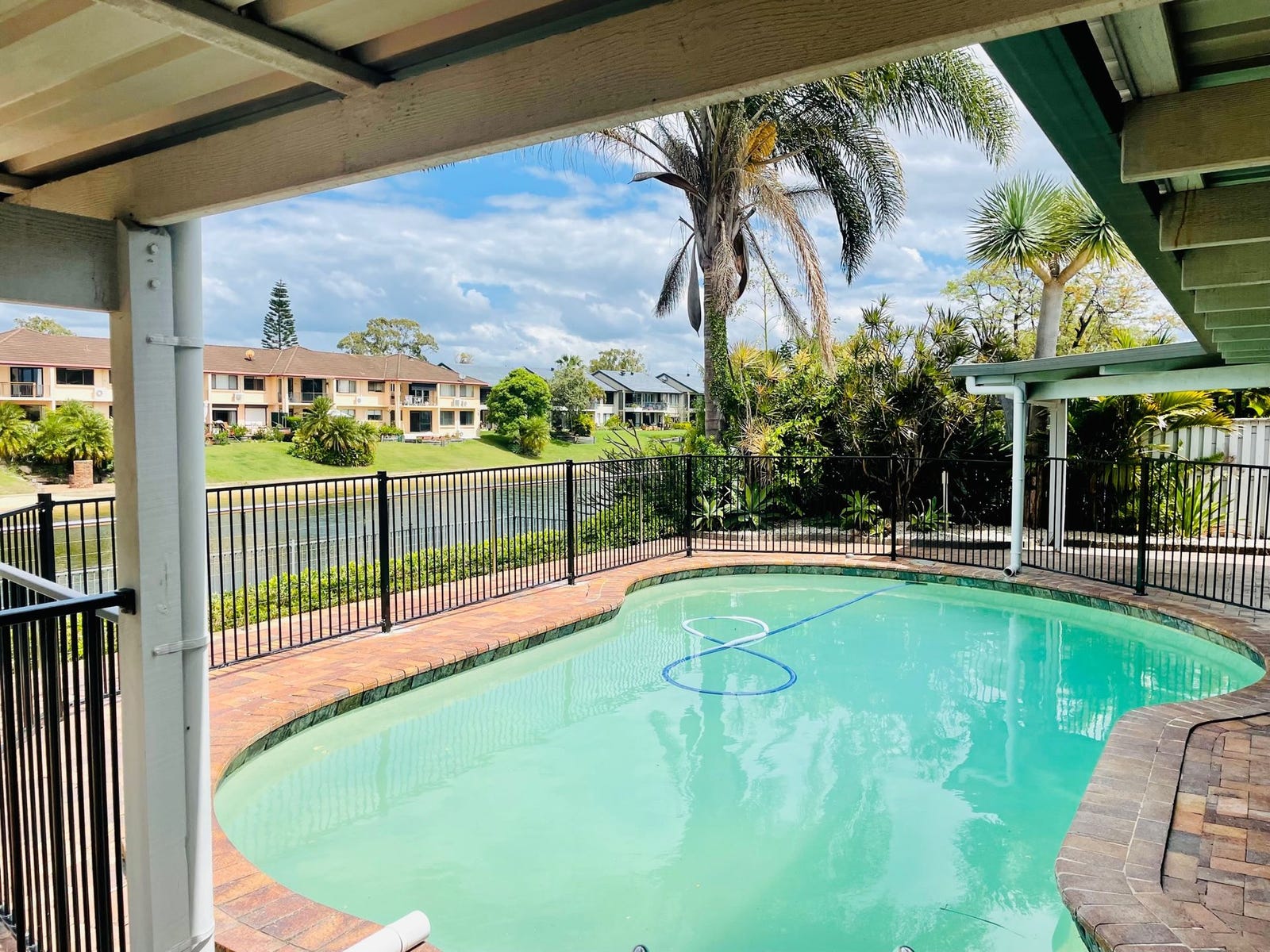 Private Rental in Mermaid Waters, Qld 4218