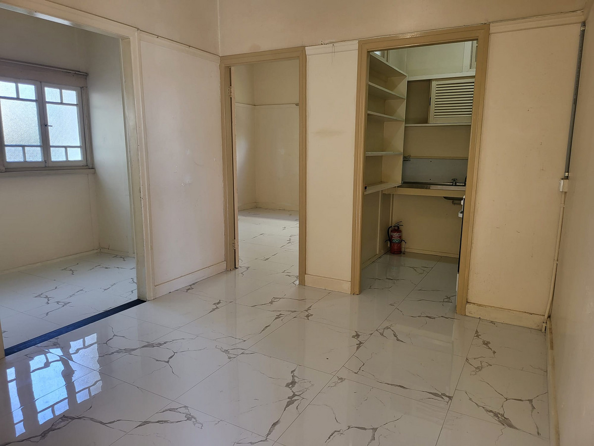 Private  Property - Spring Hill, Qld 4000