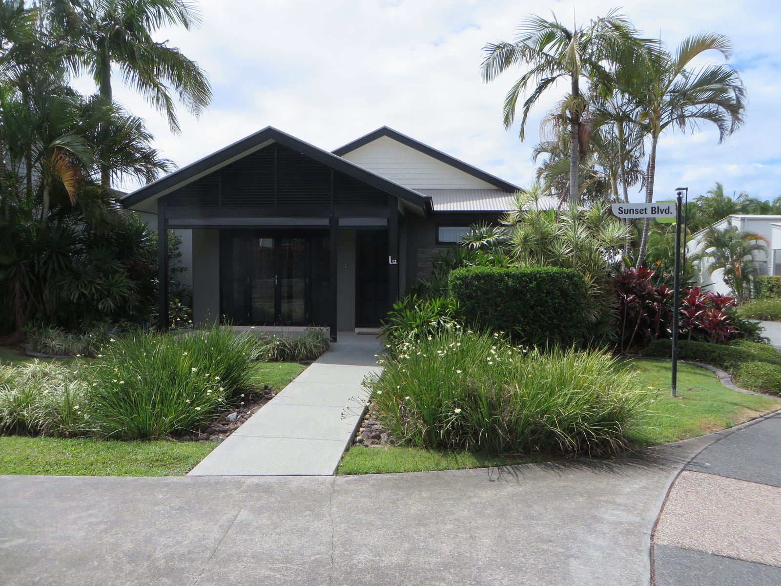 Private Listing - Arundel, Qld 4214