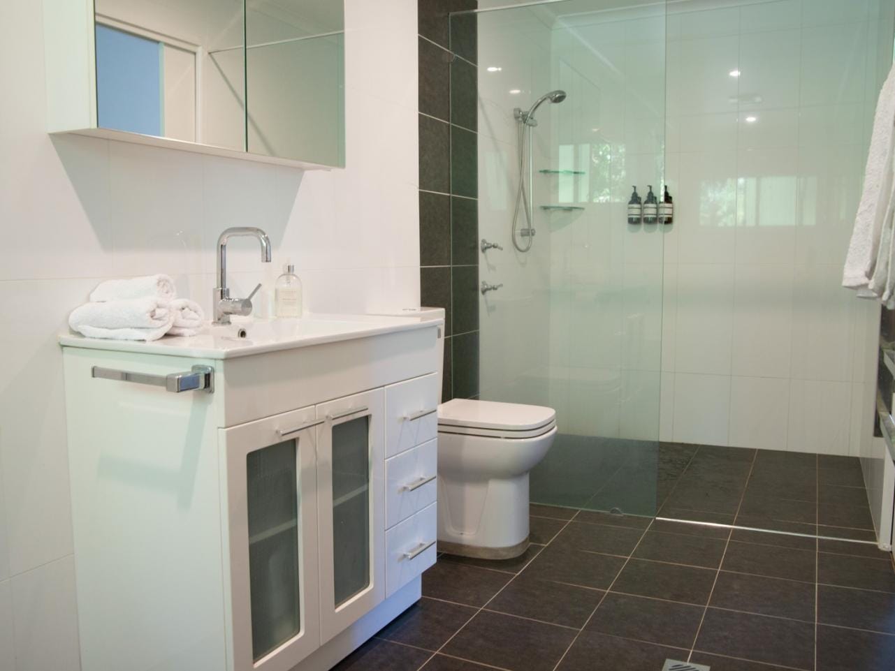 Private Rental in Forresters Beach, NSW 2260