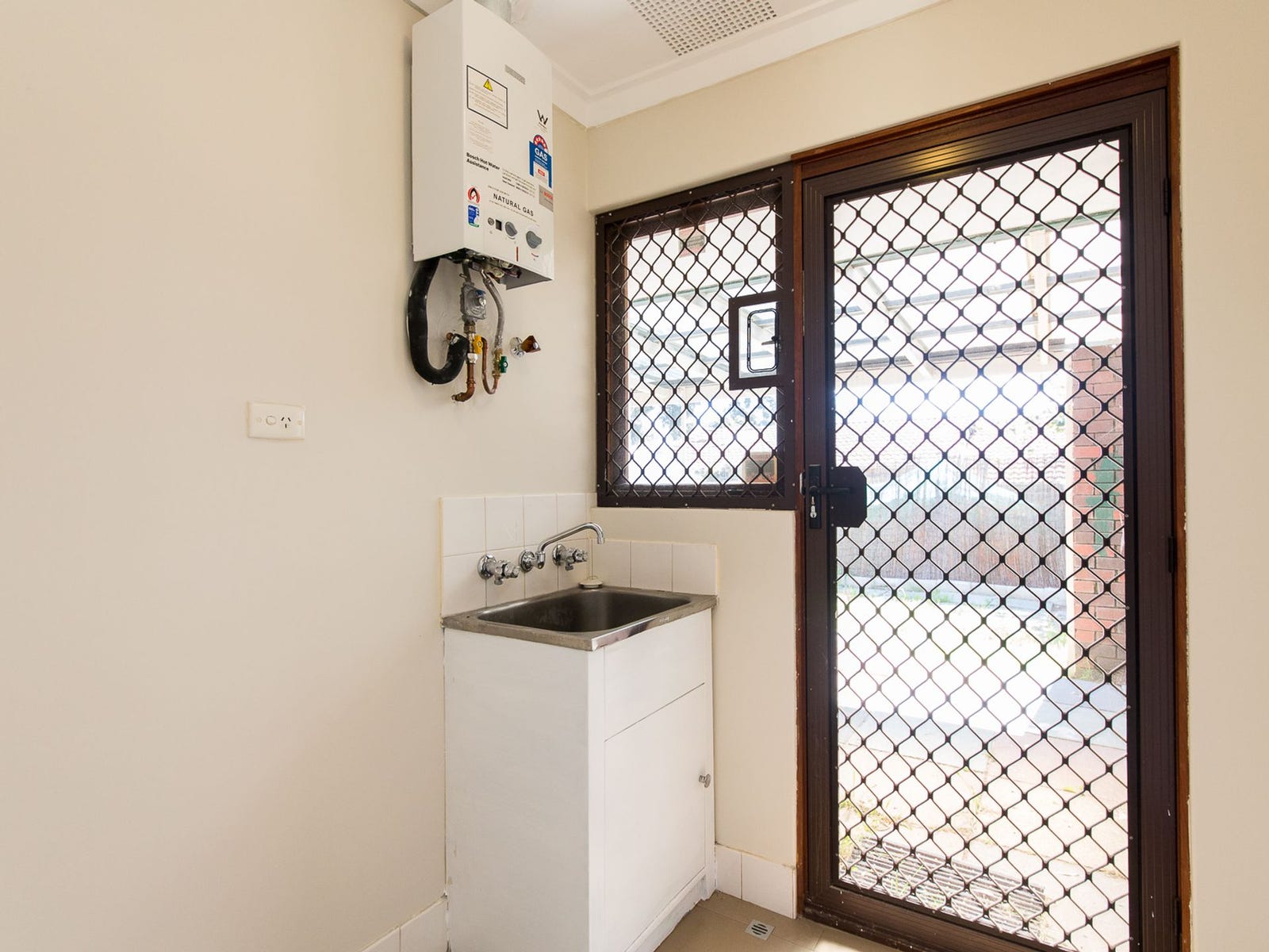 Private Rental in Girrawheen, WA 6064
