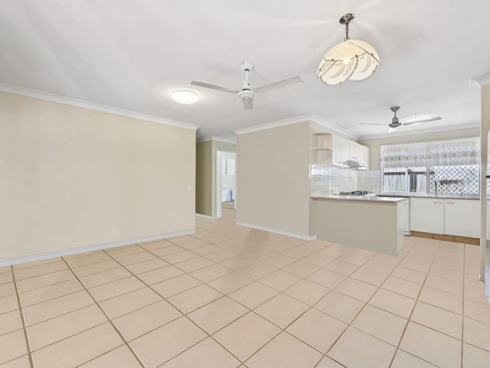 Private Rental in Parkwood, Qld 4214