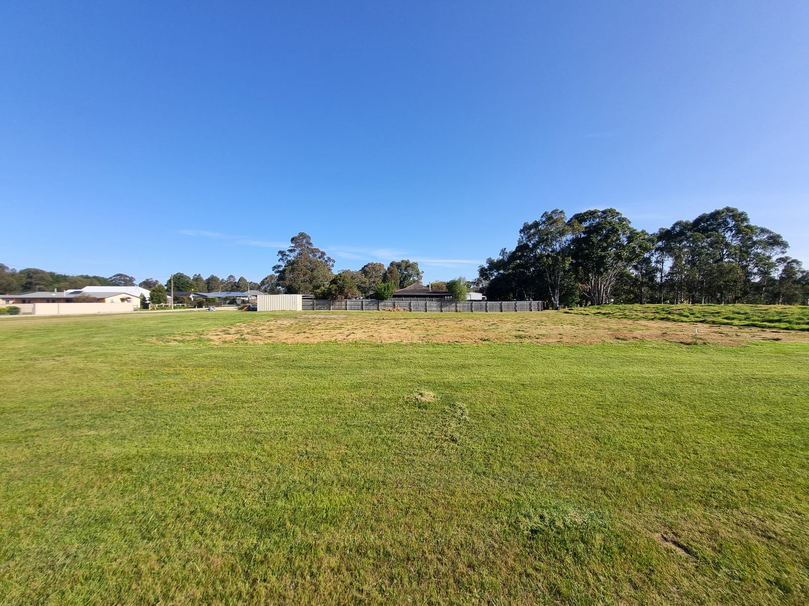 Private Real Estate - Longford, Vic 3851