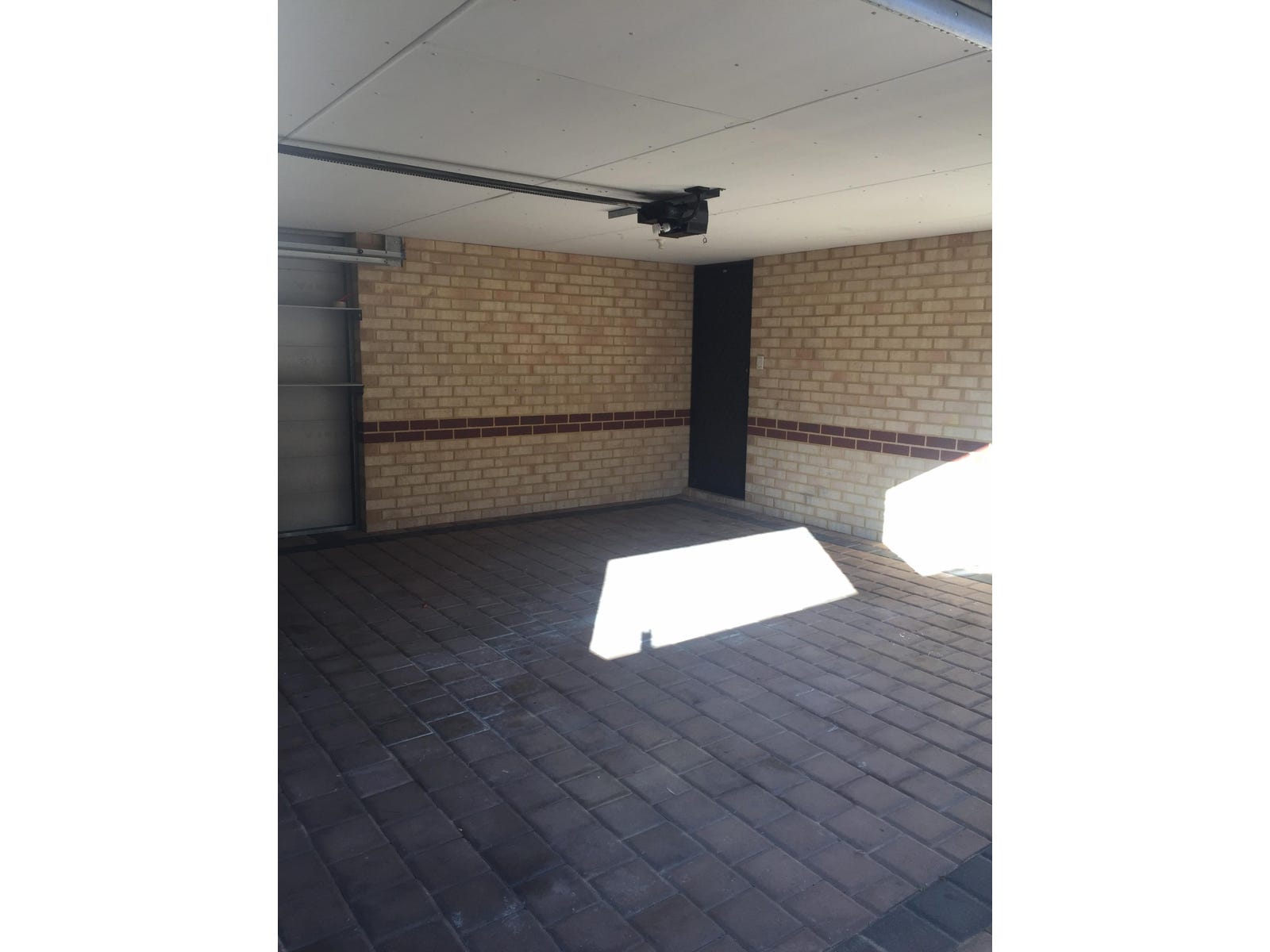 Private Rental in Cloverdale, WA 6105