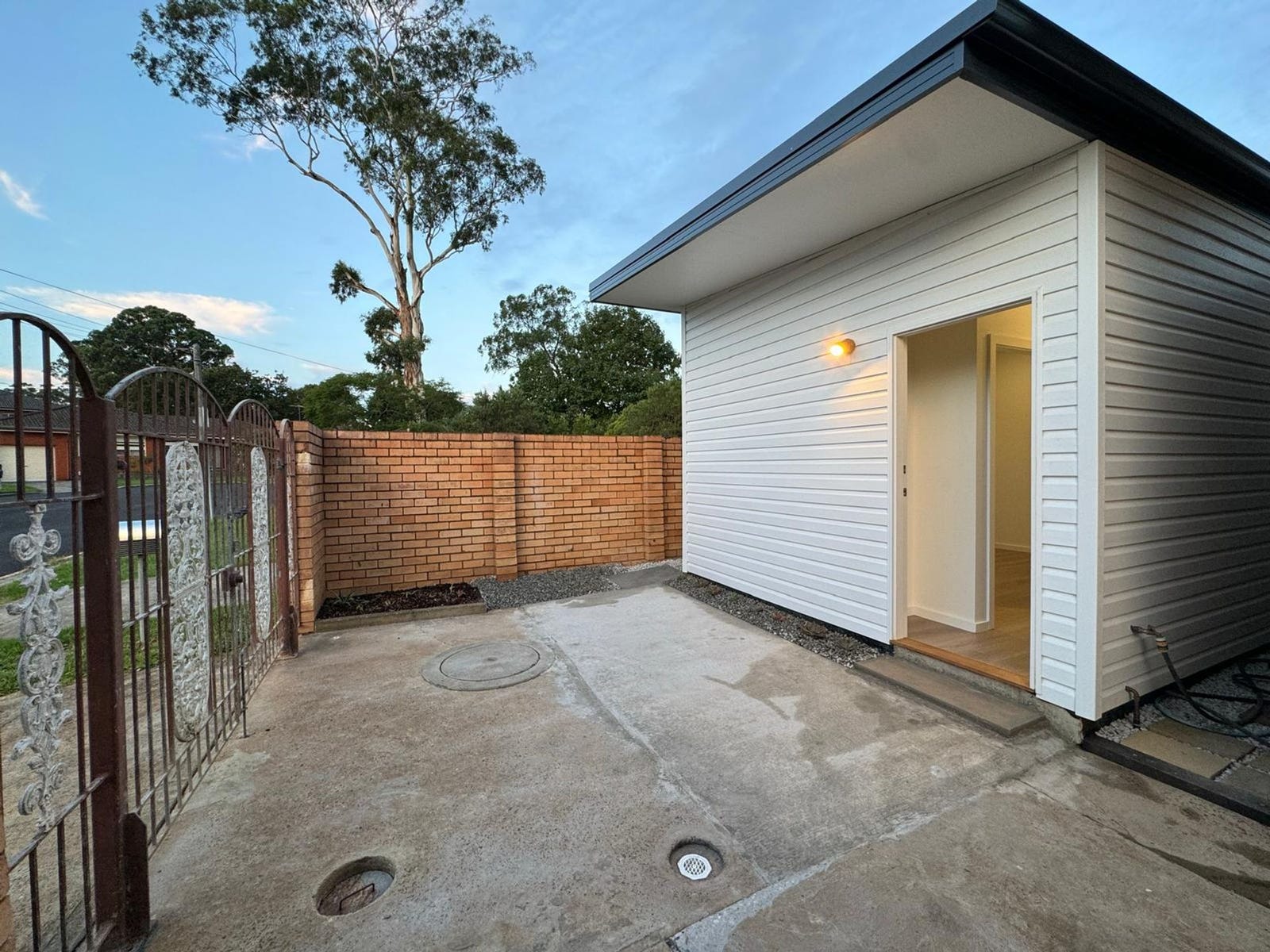 Property for Rent: Glenfield, NSW 2167