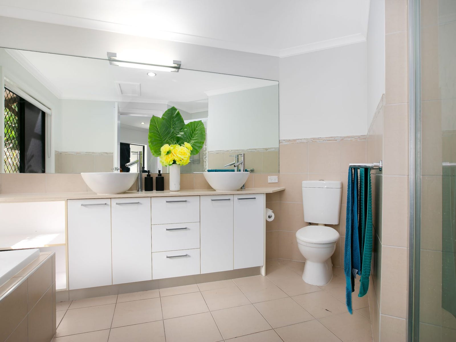 Private Rental in Yorkeys Knob, Qld 4878