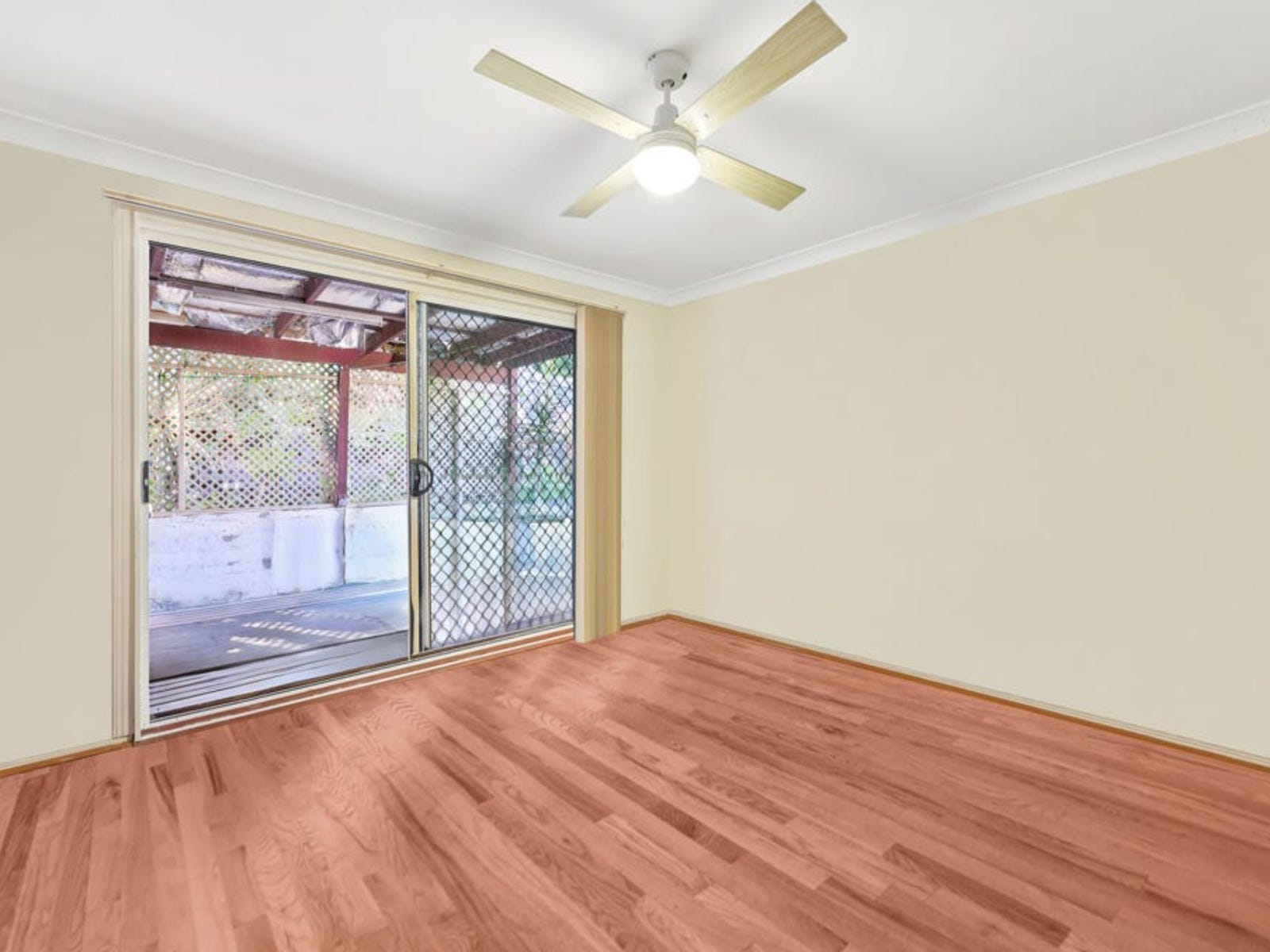Private Rental in Parkwood, Qld 4214