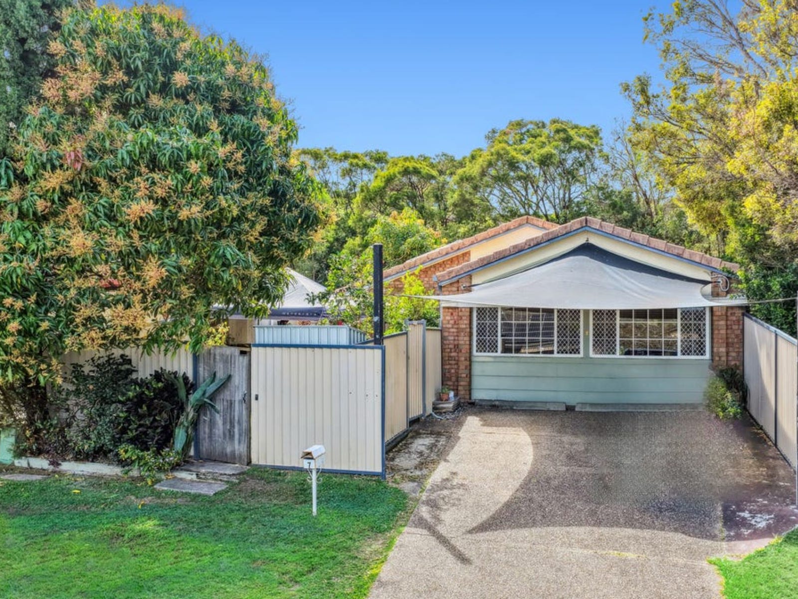 Private Rental in Parkwood, Qld 4214