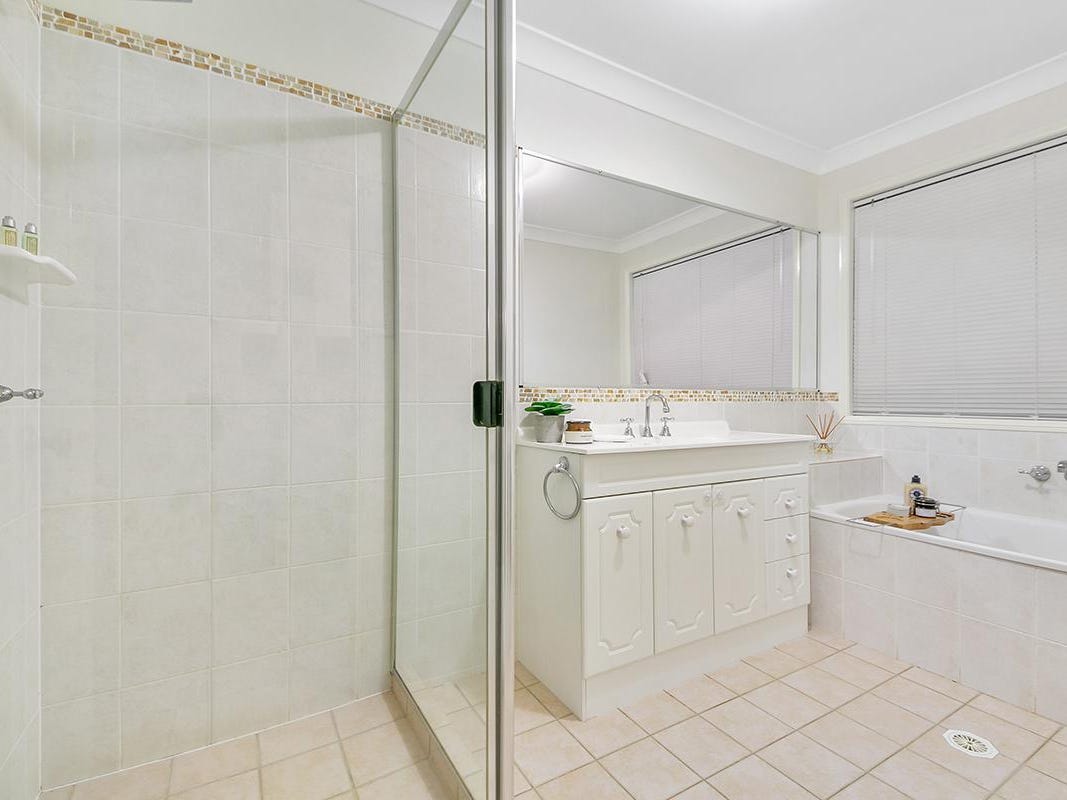 Private Rental in Fig Tree Pocket, Qld 4069