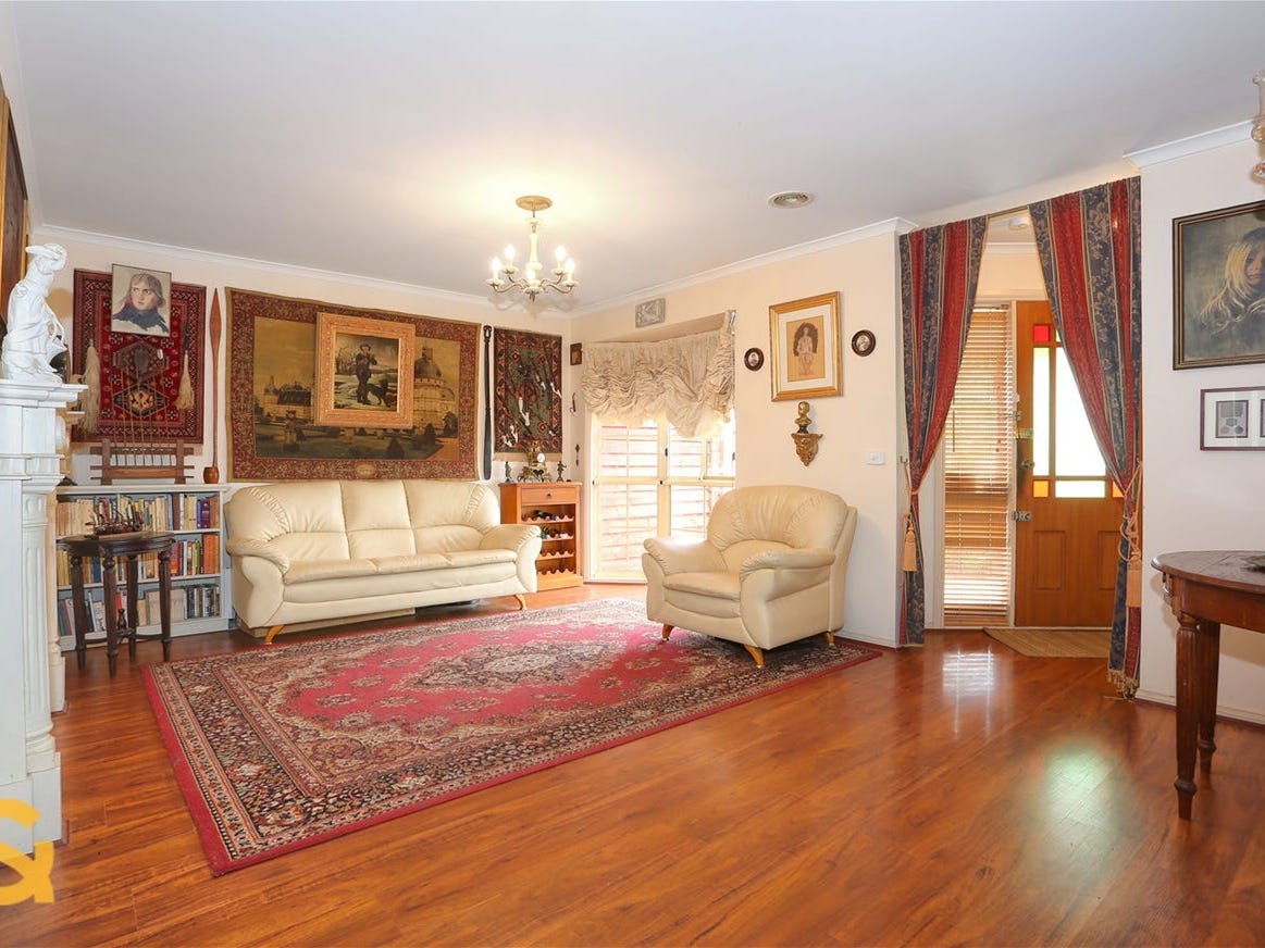 Private Rental in Roxburgh Park, Vic 3064