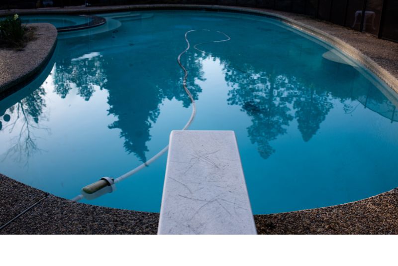 professional pool cleaning service