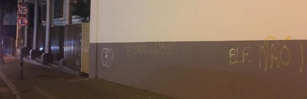 Manifestantes pró-Haddad ameaçam e vandalizam Universal em São Paulo