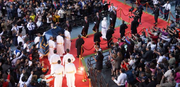 A réplica da Arca da Aliança chegou à Arena da Cidade do México
