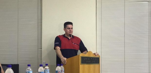 Bispo Eduardo Guilherme, responsável pelo grupo, discursa