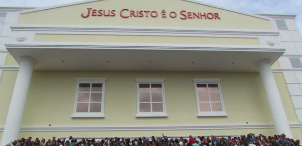 Catedral de Sergipe: do lado de fora, pessoas já esperavam para a segunda reunião