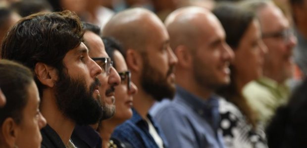 Atores da novela Jesus participam do culto no Templo de Salomão