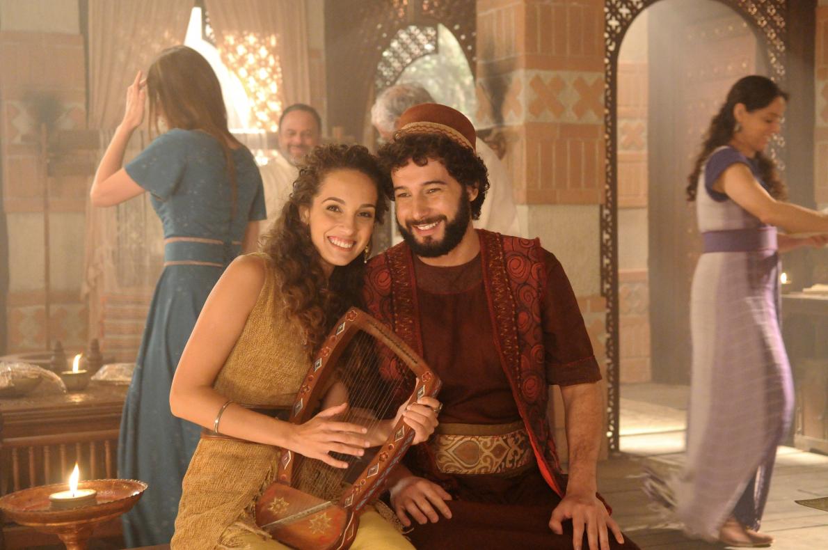 O Rico e Lázaro na TVRecord: Rebeca (Bruna Pazinato) e Hurzabum (Rafael Almeida). (Foto: Reprodução / TV Record)