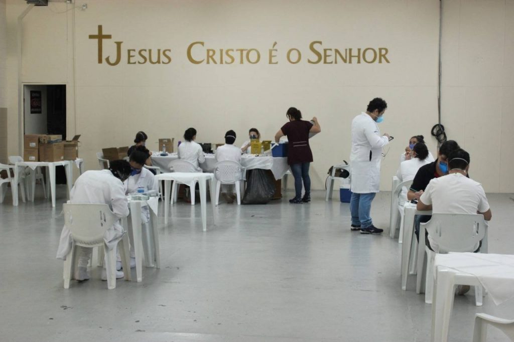 Universal cede templos para vacinação contra Covid-19 ...