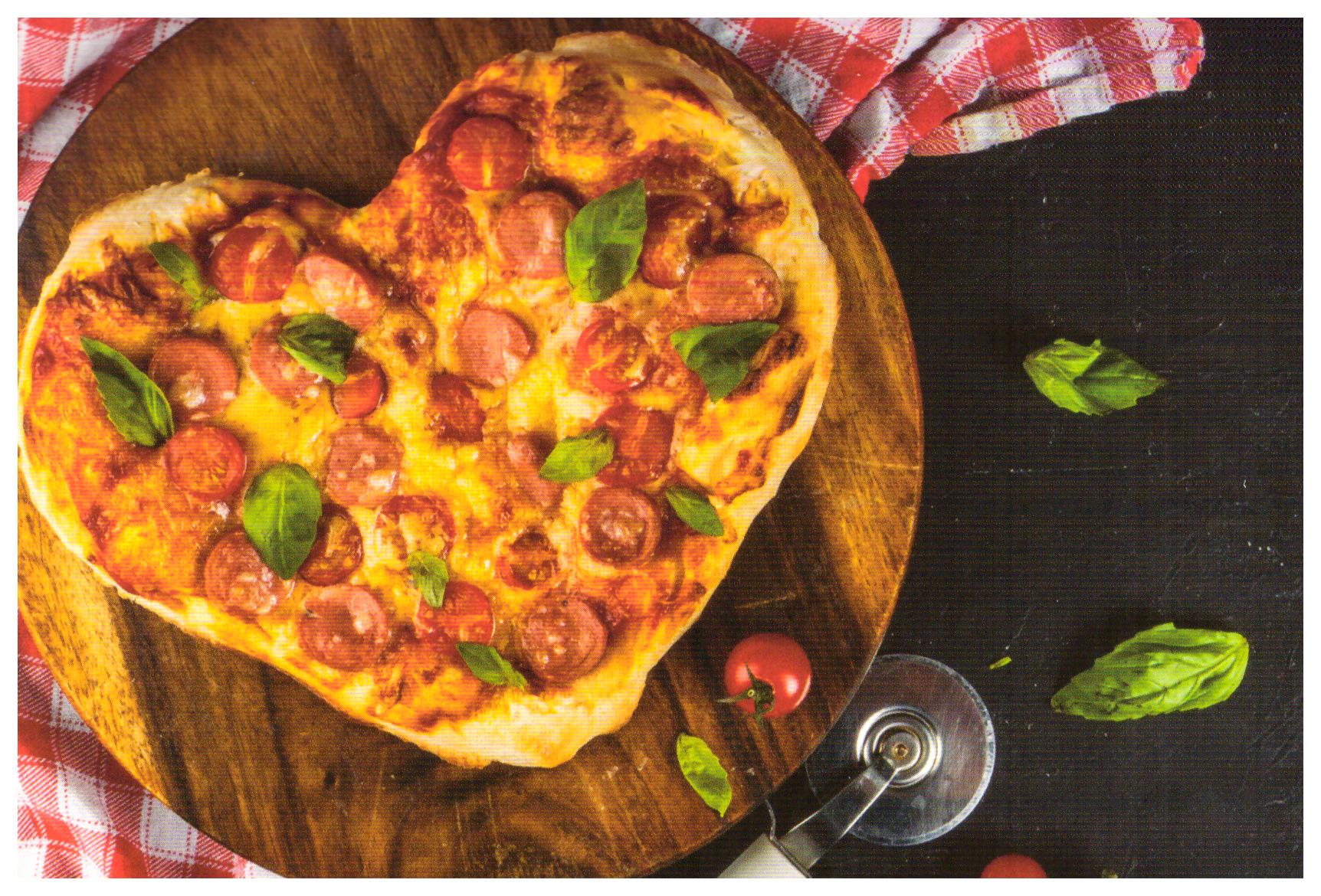 Пицца валентинка. 14 февраля пицца. Пицца в форме сердца фото. Валентине пицца. Пицца сердце.