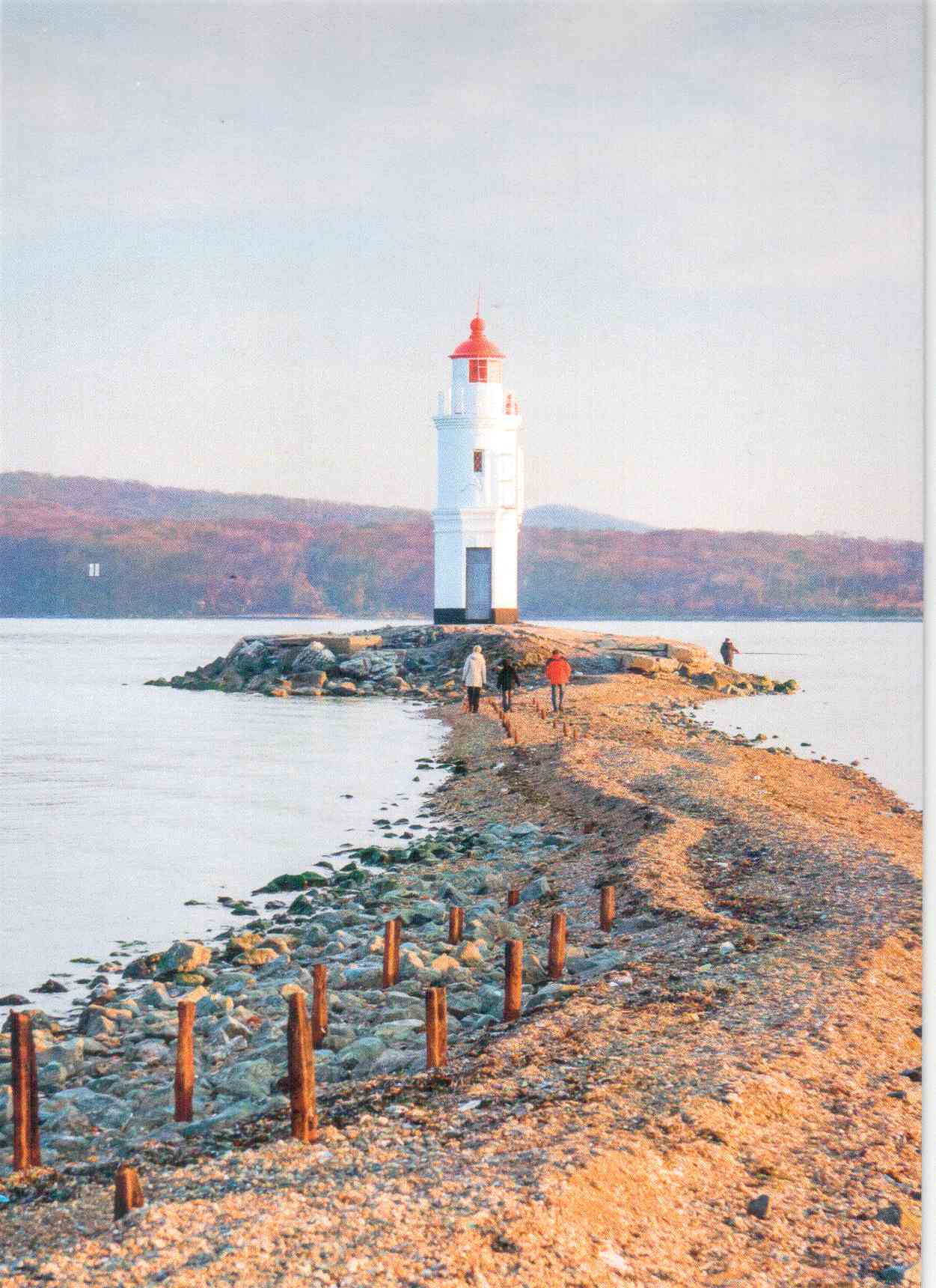 Маяк отравление. Маяк эгершельд (маяк токаревский). Свет маяка ночью. Маяк светит. Обзорная башня-маяк на клязьминском водохранилище.