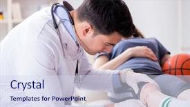  Presentation with basketball female - PPT theme having blessure et traumatologie - female basketball player visiting doctor background and a sky blue colored foreground