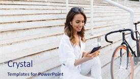  Presentation with lemonade - Slides enhanced with ciclo celular - happy young woman spending time background and a  colored foreground