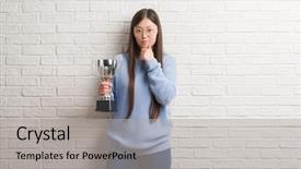  Presentation with medicina tradicional chinesa chinese herb - PPT layouts having champion brain - young chinese woman holding trophy background and a light gray colored foreground