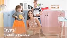  Presentation with band - Presentation consisting of development pan - family playing with kitchenware background and a coral colored foreground