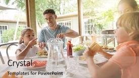  Presentation with family dreams of vacation - Slide set consisting of family on vacation having outdoor background and a coral colored foreground