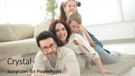  Presentation with free family - Slide deck enhanced with family resting on a free background and a  colored foreground