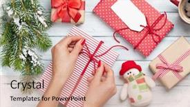  Presentation with gift - Slides with fora da caixa - female hands wrapping christmas gift background and a coral colored foreground
