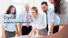  Presentation with data meeting - Slide deck having grupos de trabajo - business team in strategy meeting background and a light blue colored foreground