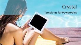  Presentation with poolside restaurant family - Presentation design with hotel gratuit - brunette using tablet poolside sitting background and a  colored foreground