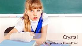  Presentation with trauma child - Slide deck with medical healt accident children - child with broken arm background and a lemonade colored foreground