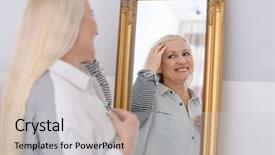  Presentation with five business people standing together and smiling - PPT theme consisting of perception de soi - smiling mature woman standing near background and a light gray colored foreground