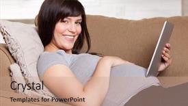  Presentation with pregnant woman in hospital - Slide deck consisting of revue de direction - happy pregnant woman looking background and a coral colored foreground