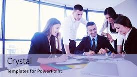  Presentation with business group meeting - Amazing slide set having trabajo en equipo - group of happy young business backdrop and a light blue colored foreground