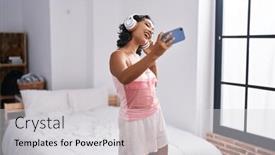  Presentation with listening woman - 