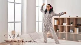  Presentation with listening woman - 