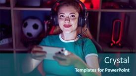  Presentation with streamer - Presentation with young-redhead-woman-streamer-playing background and a ocean colored foreground