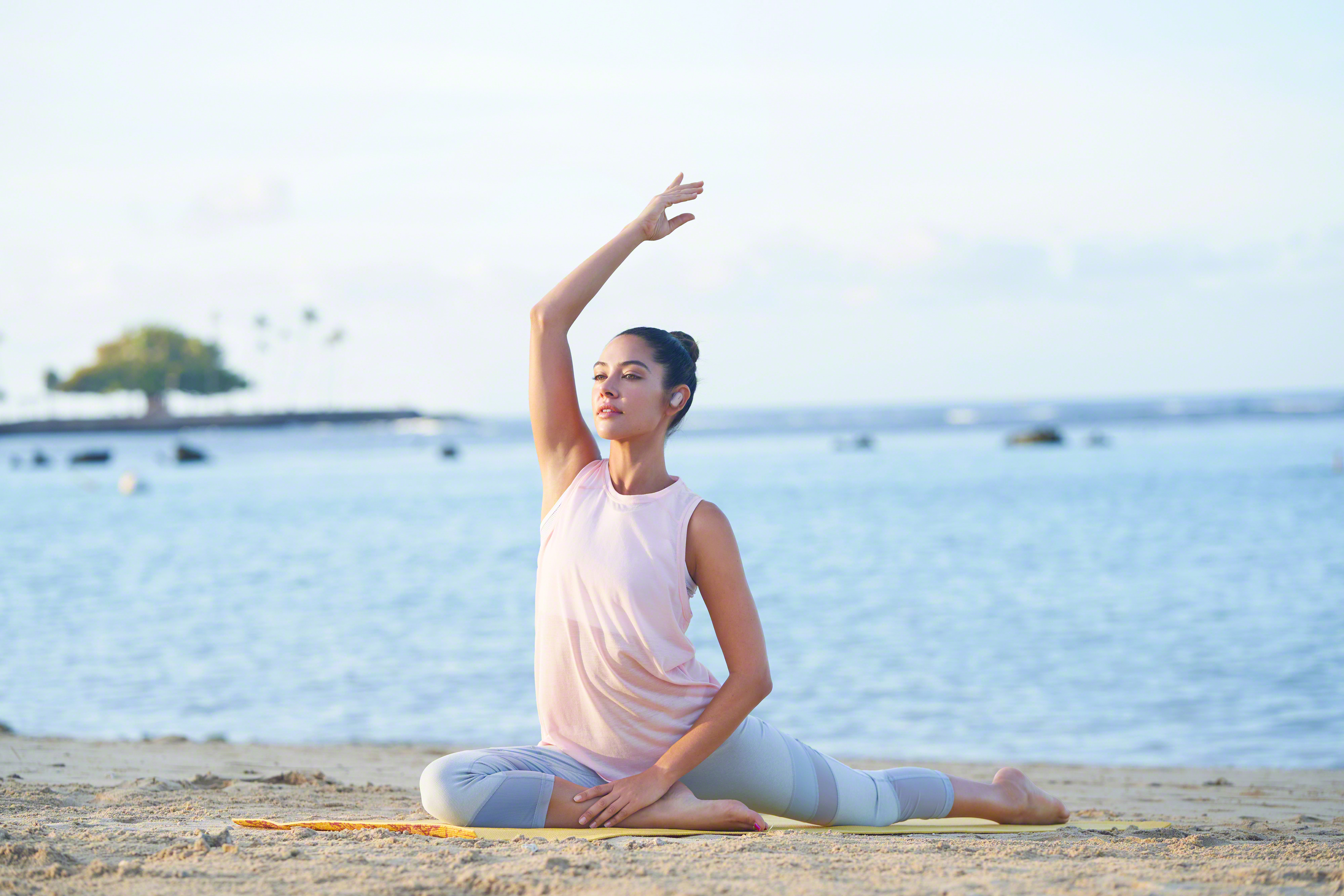 WF-SP900_P_Yoga_WideAngle-Large