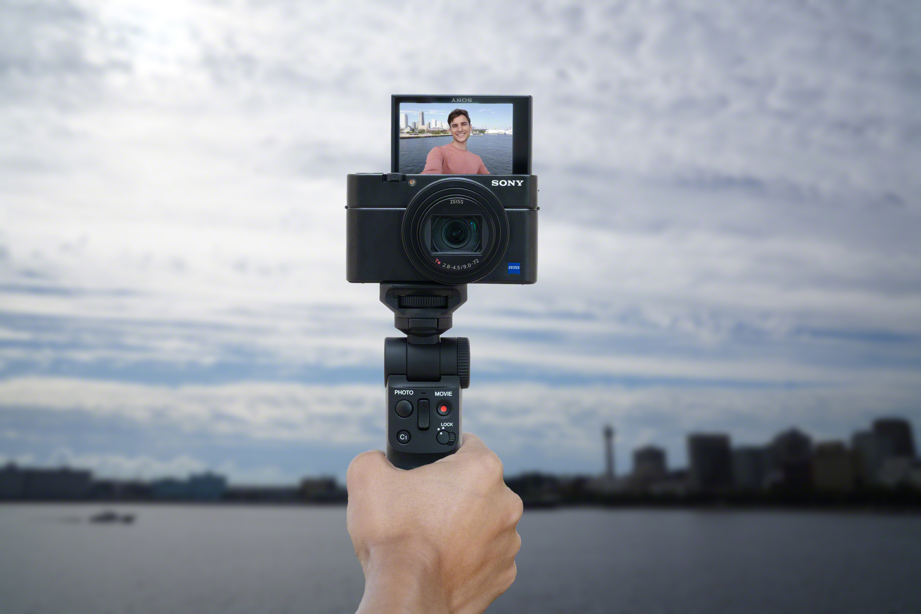 GP-VPT2BT_Alpha_RX_100_IV_Selfie_3